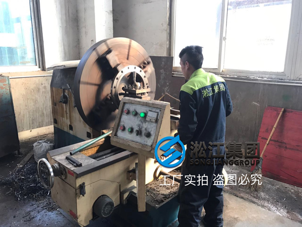 橡膠軟接頭法蘭生產制造現場