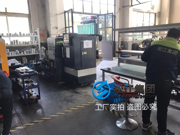 橡膠軟接頭法蘭生產制造現場