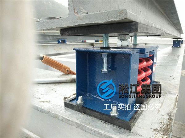 ZTF彈簧減振器方形冷卻塔安裝現場